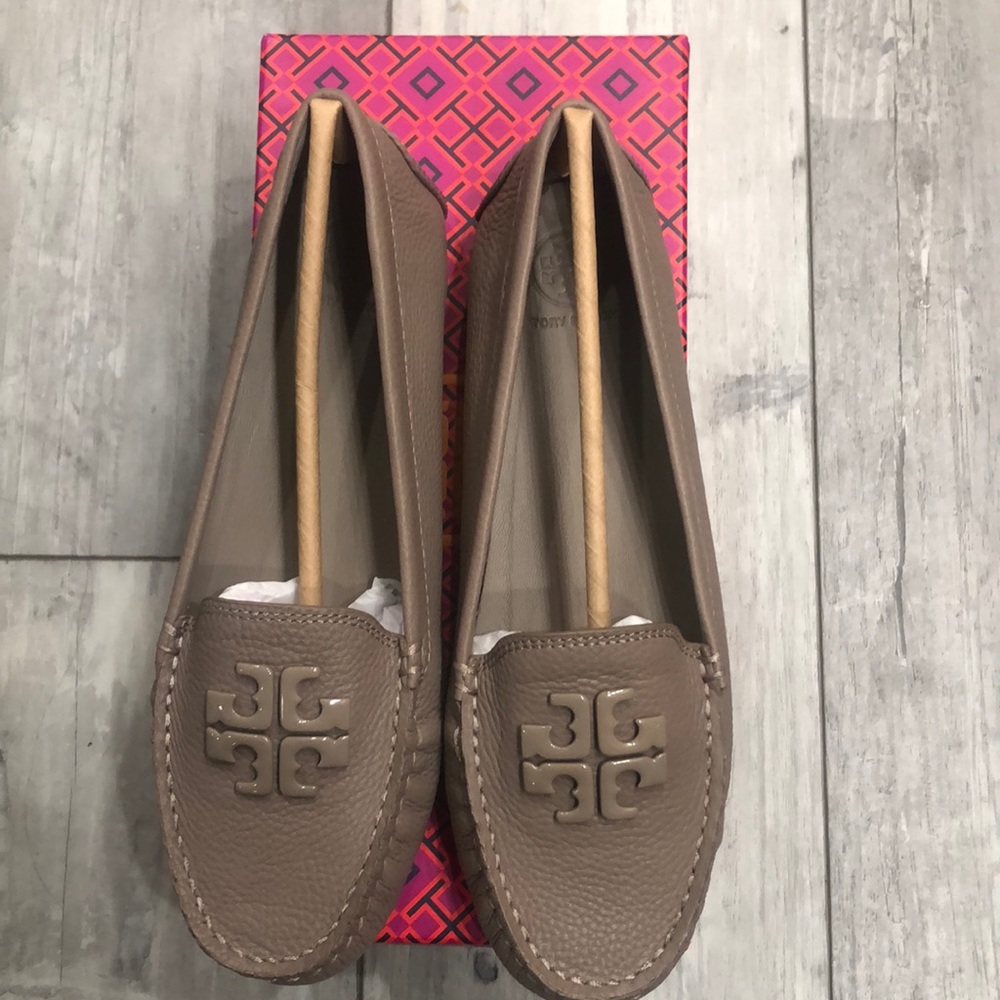NWT Tory Burch Lowell 2 Driver Loafer Sz 8.5 French Gray